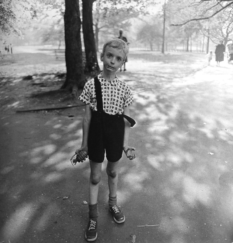 diane_arbus_child_toy_hand