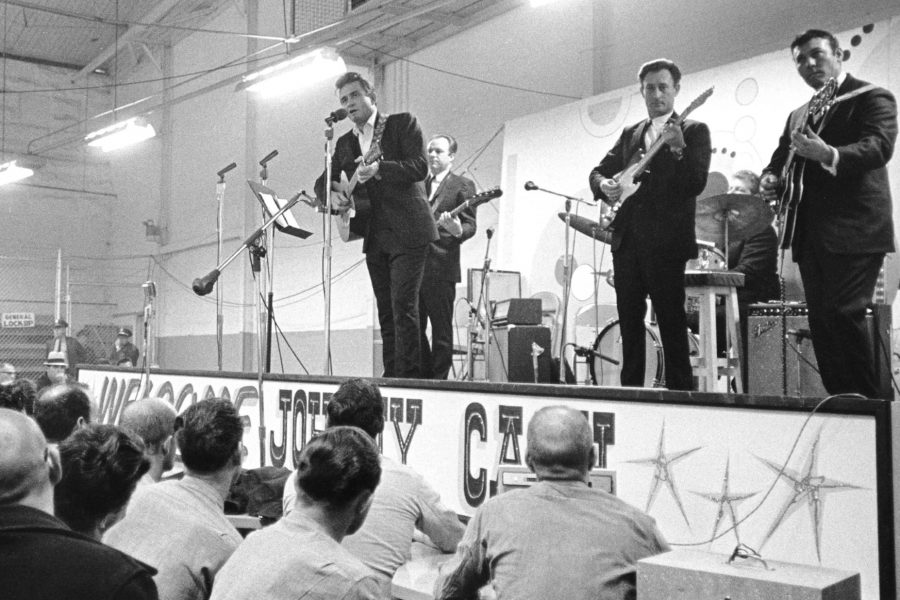JohnnyCash-Folsomcrowd-900x600